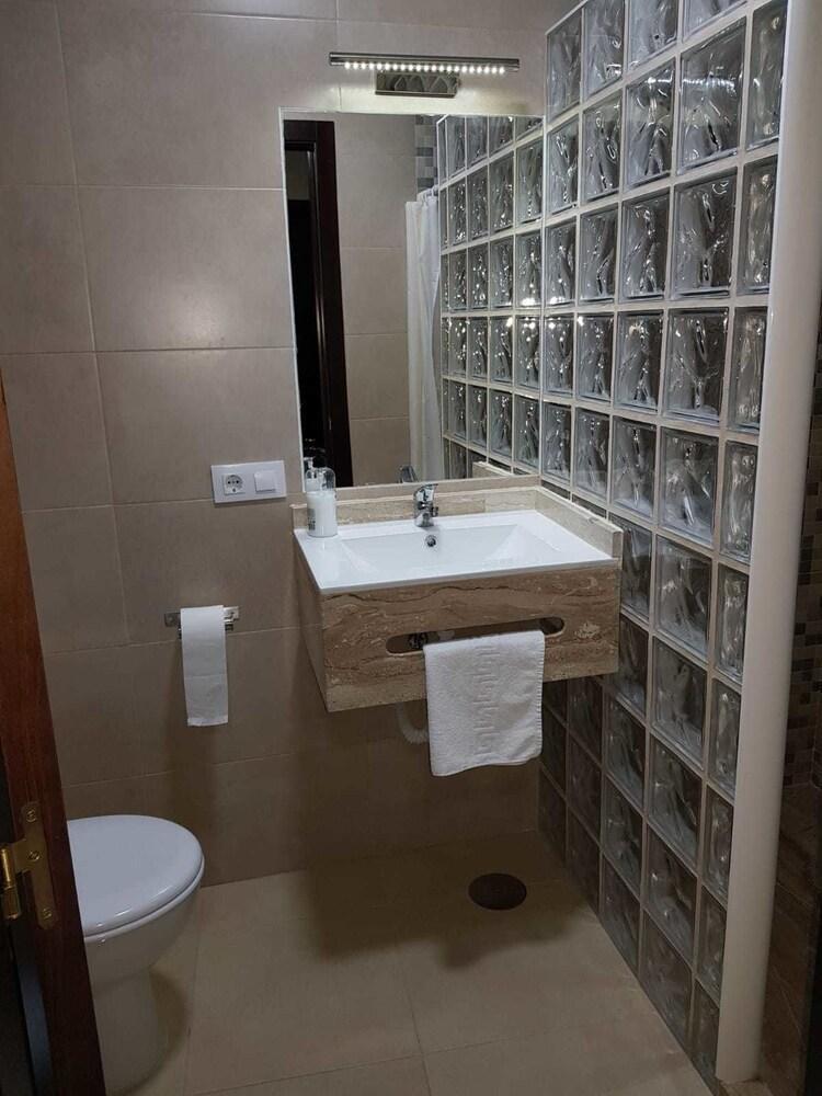 ארקוס דה לה פרונטרה Hostal Malaga מראה חיצוני תמונה
