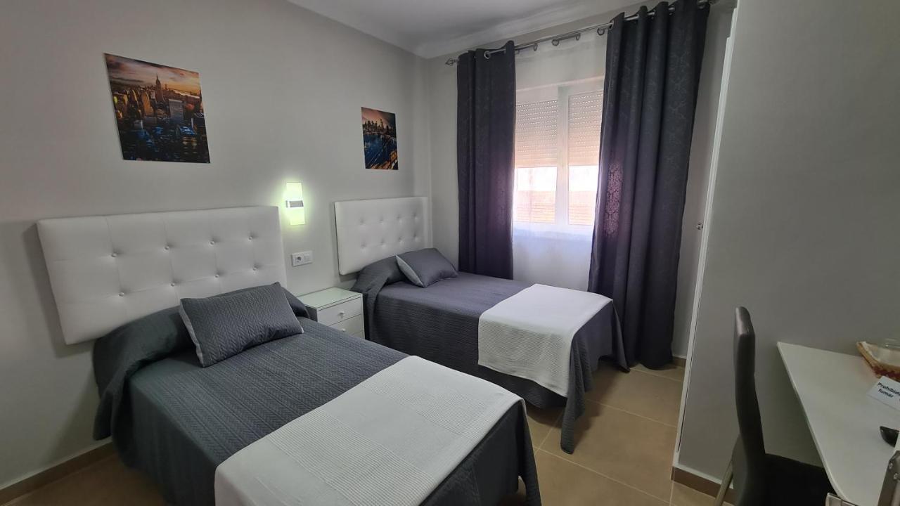 ארקוס דה לה פרונטרה Hostal Malaga מראה חיצוני תמונה