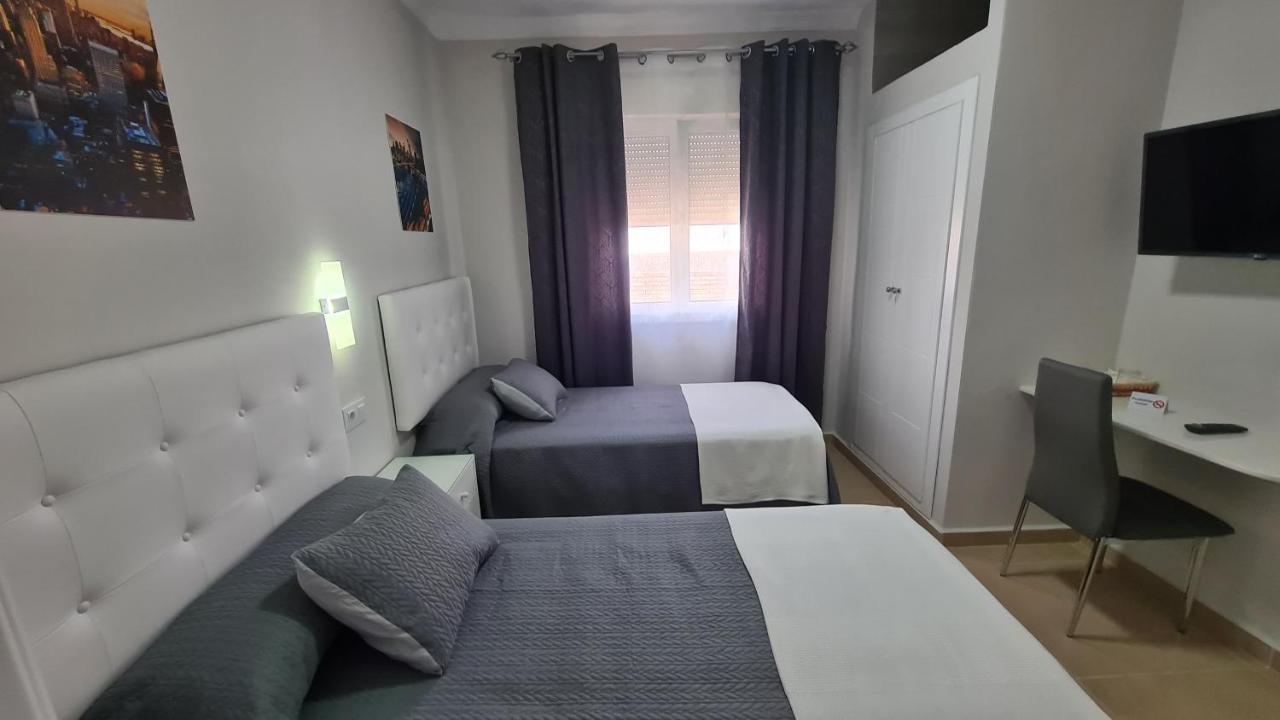 ארקוס דה לה פרונטרה Hostal Malaga מראה חיצוני תמונה