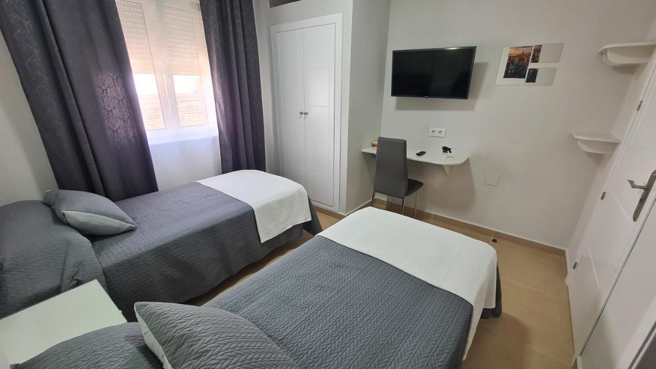 ארקוס דה לה פרונטרה Hostal Malaga מראה חיצוני תמונה